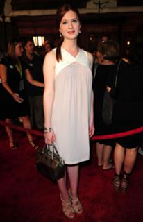 Bonnie Wright feet photo thumbnail
