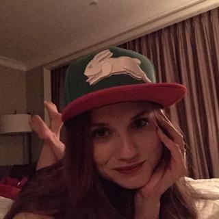Bonnie Wright feet photo thumbnail