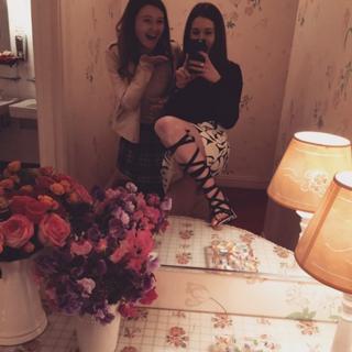 Bonnie Wright feet photo thumbnail