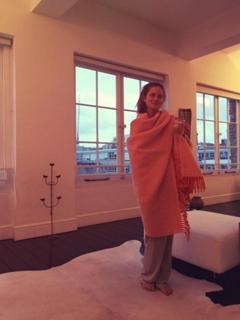 Bonnie Wright feet photo thumbnail