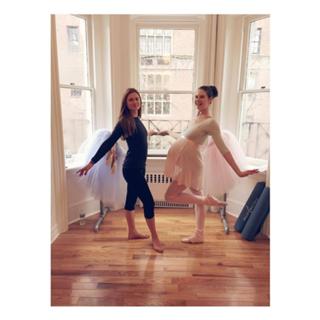 Bonnie Wright feet photo thumbnail