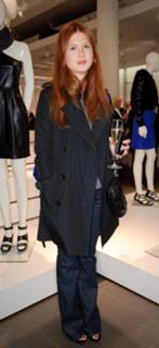 Bonnie Wright feet photo thumbnail