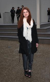 Bonnie Wright feet photo thumbnail