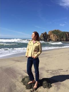 Bonnie Wright feet photo thumbnail