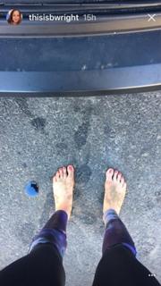 Bonnie Wright feet photo thumbnail