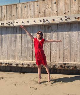 Bonnie Wright feet photo thumbnail