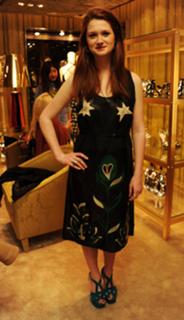 Bonnie Wright feet photo thumbnail