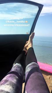 Bonnie Wright feet photo thumbnail