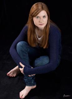 Bonnie Wright feet photo thumbnail