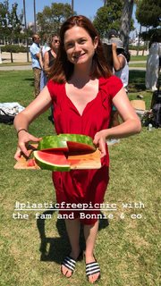 Bonnie Wright feet photo thumbnail