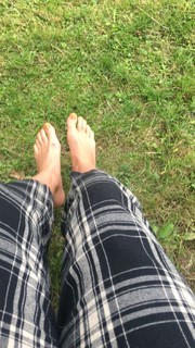 Bonnie Wright feet photo thumbnail