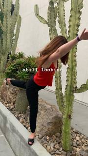 Bonnie Wright feet photo thumbnail