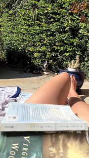 Bonnie Wright feet photo thumbnail
