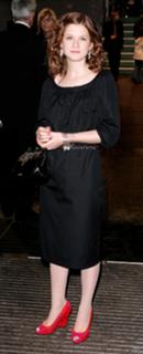 Bonnie Wright feet photo thumbnail