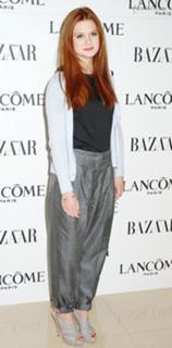 Bonnie Wright feet photo thumbnail