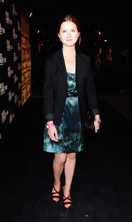 Bonnie Wright feet photo thumbnail