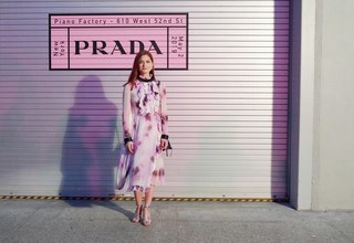 Bonnie Wright feet photo thumbnail