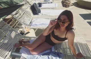 Bonnie Wright feet photo thumbnail