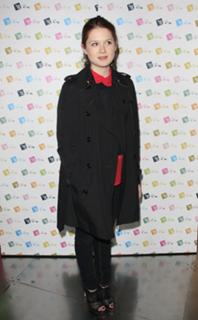 Bonnie Wright feet photo thumbnail
