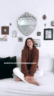 Bonnie Wright feet photo thumbnail
