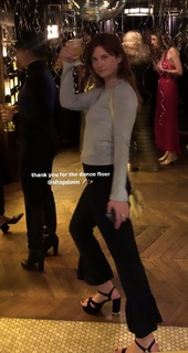 Bonnie Wright feet photo thumbnail