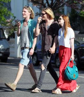Bonnie Wright feet photo thumbnail