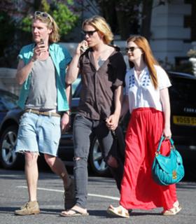 Bonnie Wright feet photo thumbnail