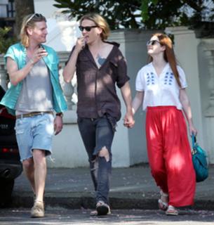 Bonnie Wright feet photo thumbnail