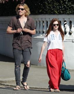 Bonnie Wright feet photo thumbnail