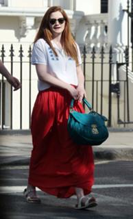 Bonnie Wright feet photo thumbnail