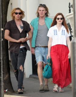 Bonnie Wright feet photo thumbnail