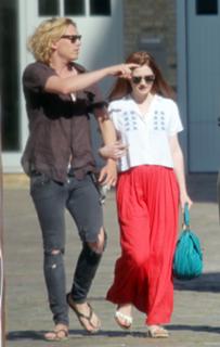 Bonnie Wright feet photo thumbnail