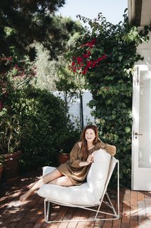 Bonnie Wright feet photo thumbnail