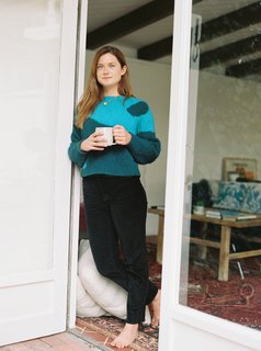 Bonnie Wright feet photo thumbnail