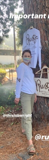 Bonnie Wright feet photo thumbnail