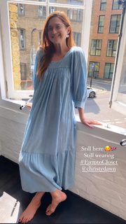 Bonnie Wright feet photo thumbnail
