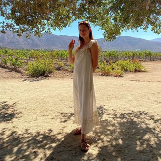 Bonnie Wright feet photo thumbnail