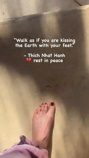 Bonnie Wright feet photo thumbnail