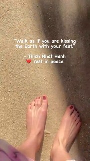 Bonnie Wright feet photo thumbnail