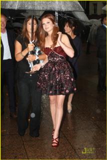 Bonnie Wright feet photo thumbnail