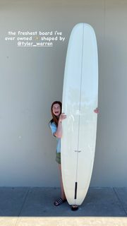 Bonnie Wright feet photo thumbnail