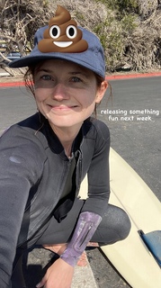 Bonnie Wright feet photo thumbnail