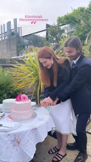 Bonnie Wright feet photo thumbnail