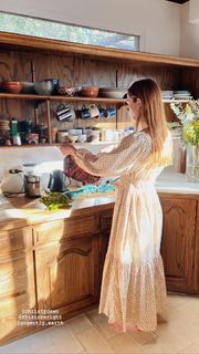 Bonnie Wright feet photo thumbnail