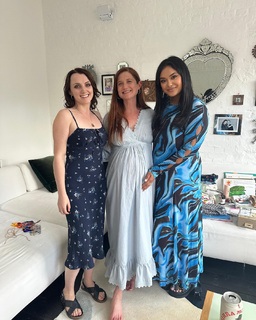 Bonnie Wright feet photo thumbnail