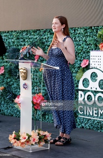 Bonnie Wright feet photo thumbnail