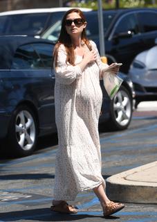 Bonnie Wright feet photo thumbnail
