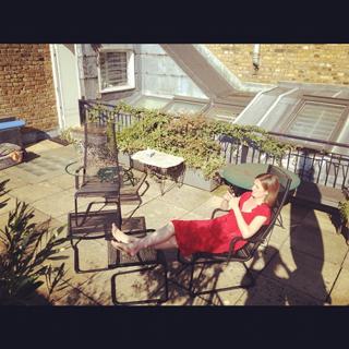 Bonnie Wright feet photo thumbnail