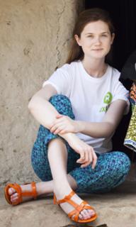 Bonnie Wright feet photo thumbnail
