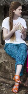 Bonnie Wright feet photo thumbnail